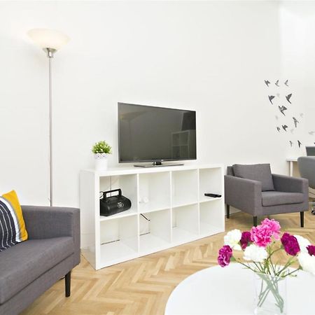 Apartments With 2 Bathrooms- 5 Minutes From Old Town - 102 M2 Prague Extérieur photo