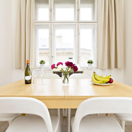 Apartments With 2 Bathrooms- 5 Minutes From Old Town - 102 M2 Prague Extérieur photo