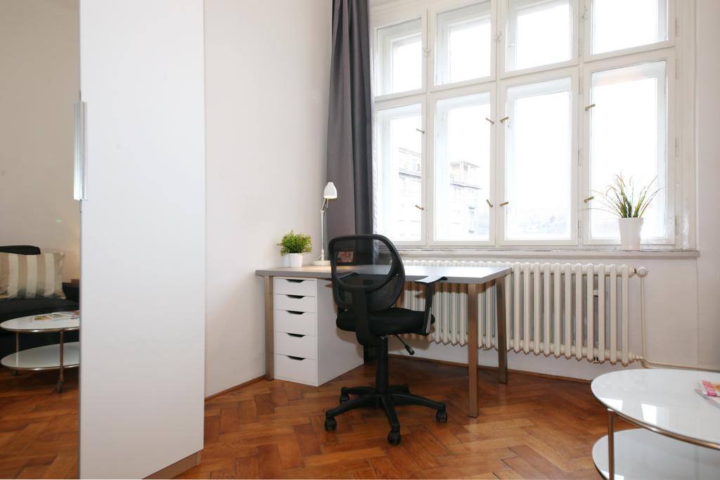 Apartments With 2 Bathrooms- 5 Minutes From Old Town - 102 M2 Prague Extérieur photo