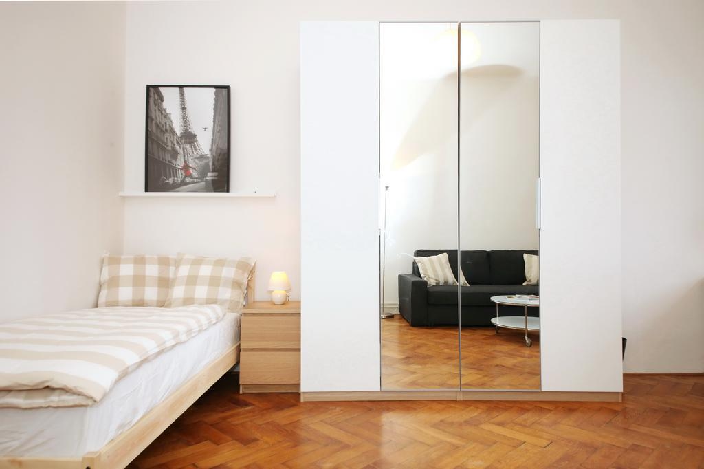 Apartments With 2 Bathrooms- 5 Minutes From Old Town - 102 M2 Prague Extérieur photo