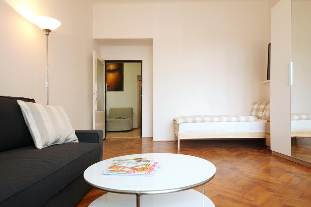 Apartments With 2 Bathrooms- 5 Minutes From Old Town - 102 M2 Prague Extérieur photo
