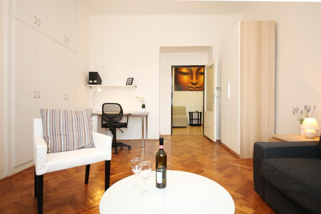 Apartments With 2 Bathrooms- 5 Minutes From Old Town - 102 M2 Prague Extérieur photo