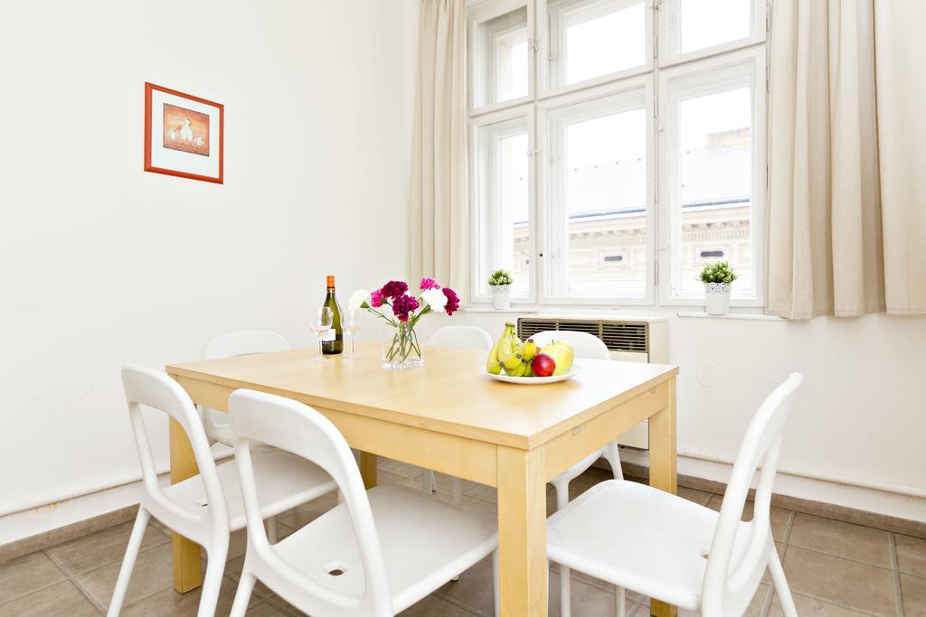 Apartments With 2 Bathrooms- 5 Minutes From Old Town - 102 M2 Prague Extérieur photo