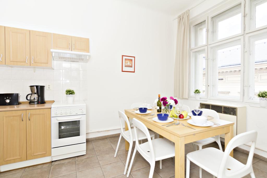Apartments With 2 Bathrooms- 5 Minutes From Old Town - 102 M2 Prague Extérieur photo
