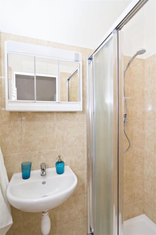Apartments With 2 Bathrooms- 5 Minutes From Old Town - 102 M2 Prague Extérieur photo