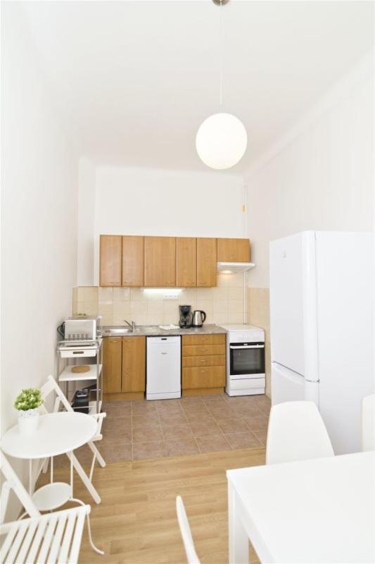 Apartments With 2 Bathrooms- 5 Minutes From Old Town - 102 M2 Prague Extérieur photo