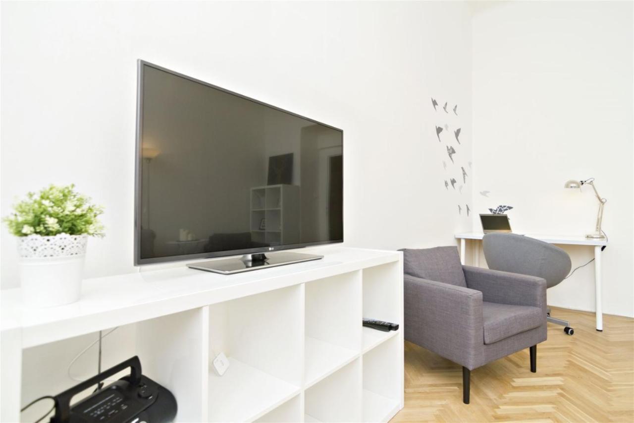 Apartments With 2 Bathrooms- 5 Minutes From Old Town - 102 M2 Prague Extérieur photo