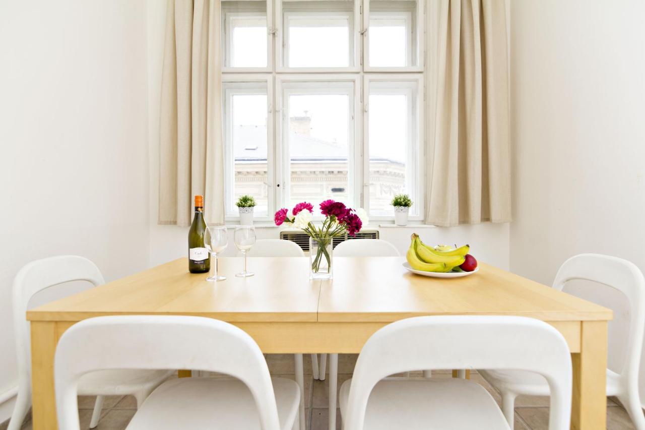Apartments With 2 Bathrooms- 5 Minutes From Old Town - 102 M2 Prague Extérieur photo